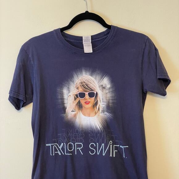 Taylor Swift S tour band tee short sleeve t-shirt blue white fandom swiftie - Picture 2 of 7